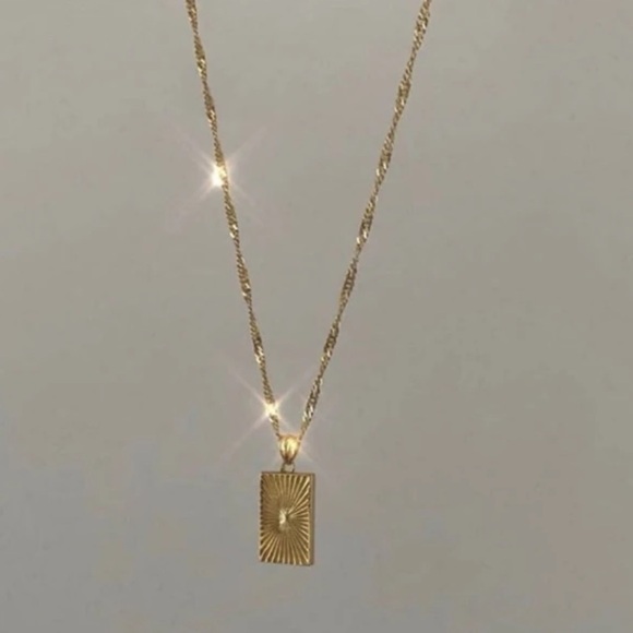 ⭐️ New 18k Gold Plated Square or Circle Layering Necklace - Picture 4 of 9